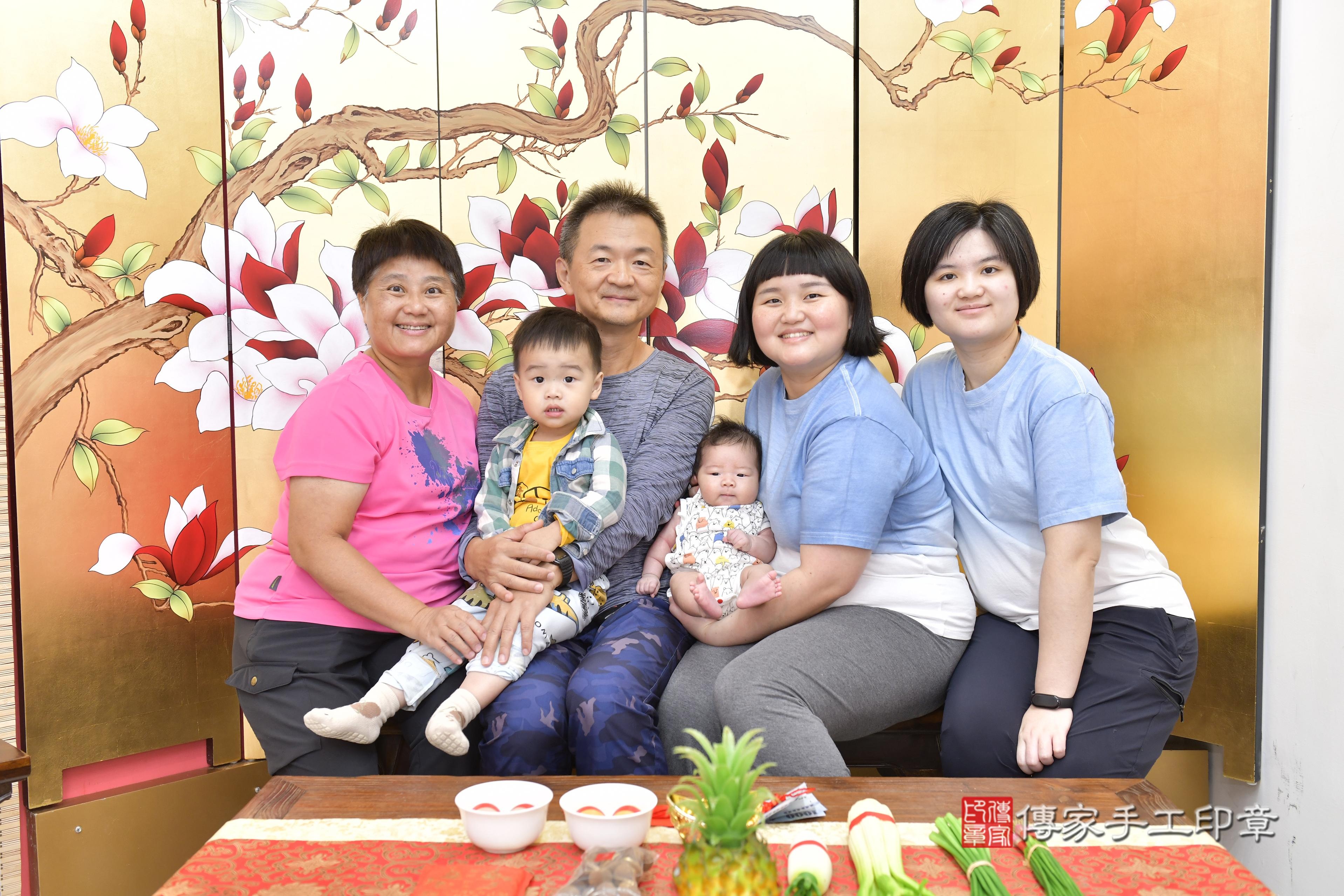 傳家手工印章新竹店、抓周、度脺、中國風會場、傳家嬰兒古禮、吉祥話、抓周道具物品24種、拍照。抓周證書。寶寶抓周、滿周歲、生日快樂、祝福 傳家手工印章新竹店、抓周、度脺、中國風會場、傳家嬰兒古禮、吉祥話、抓周道具物品24種、拍照。抓周證書。寶寶抓周、滿周歲、生日快樂、祝福