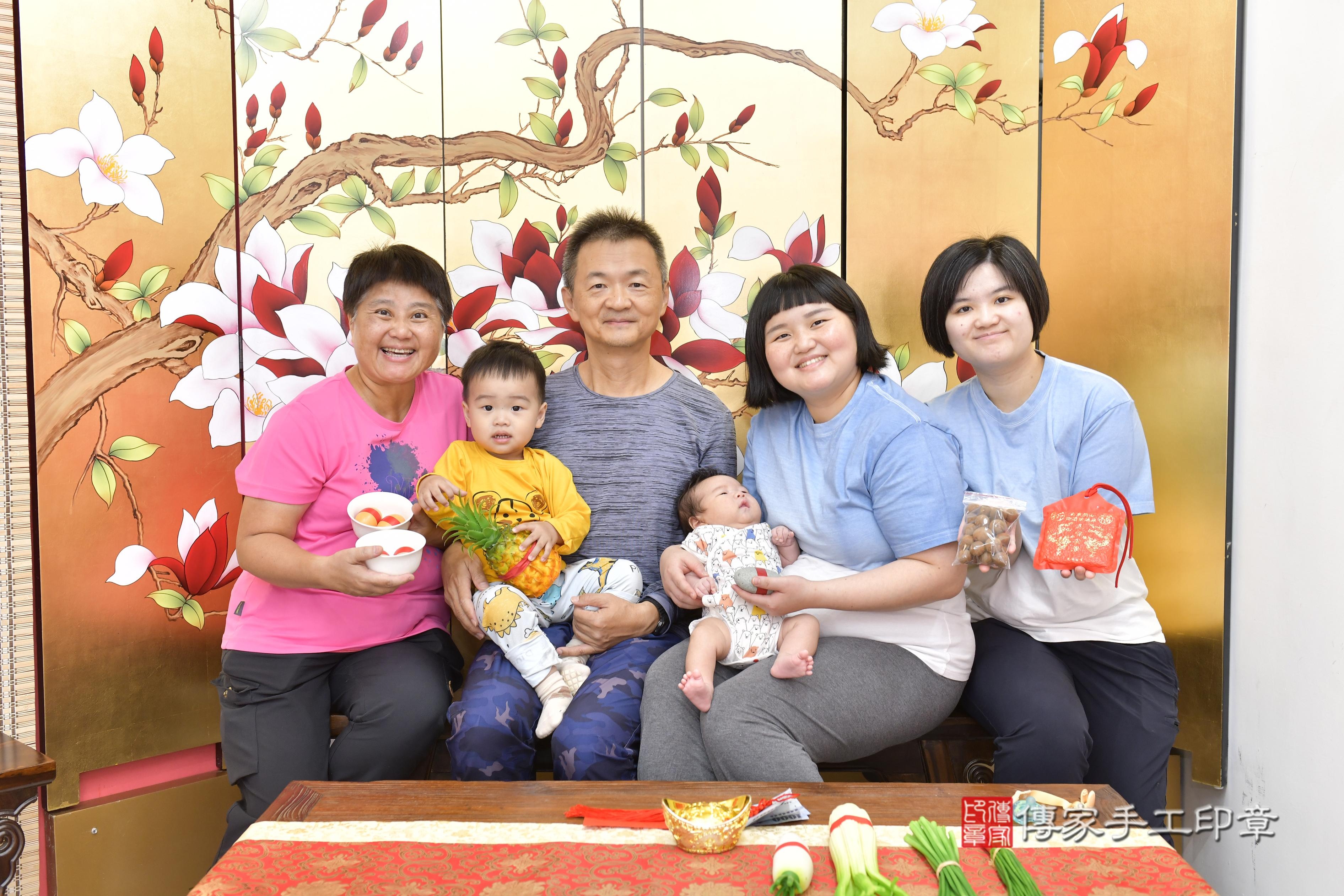 傳家手工印章新竹店、抓周、度脺、中國風會場、傳家嬰兒古禮、吉祥話、抓周道具物品24種、拍照。抓周證書。寶寶抓周、滿周歲、生日快樂、祝福 傳家手工印章新竹店、抓周、度脺、中國風會場、傳家嬰兒古禮、吉祥話、抓周道具物品24種、拍照。抓周證書。寶寶抓周、滿周歲、生日快樂、祝福