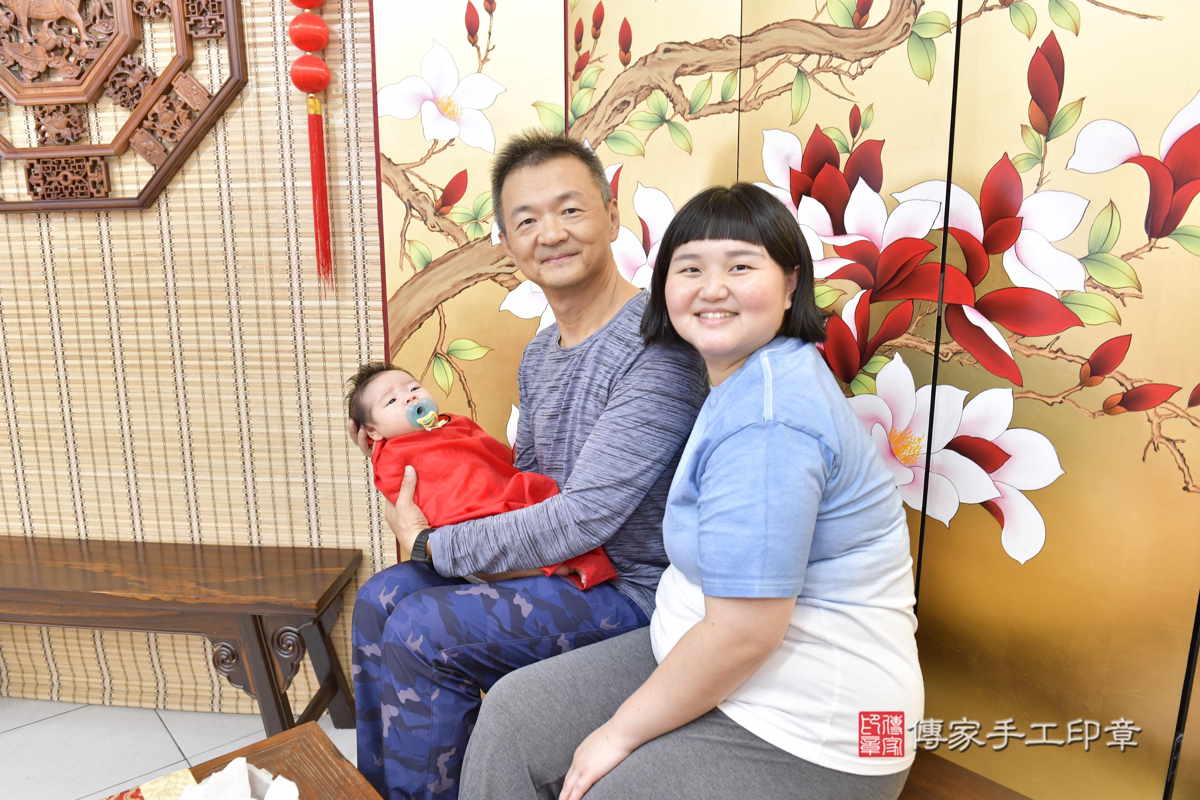 傳家手工印章新竹店、抓周、度脺、中國風會場、傳家嬰兒古禮、吉祥話、抓周道具物品24種、拍照。抓周證書。寶寶抓周、滿周歲、生日快樂、祝福 傳家手工印章新竹店、抓周、度脺、中國風會場、傳家嬰兒古禮、吉祥話、抓周道具物品24種、拍照。抓周證書。寶寶抓周、滿周歲、生日快樂、祝福