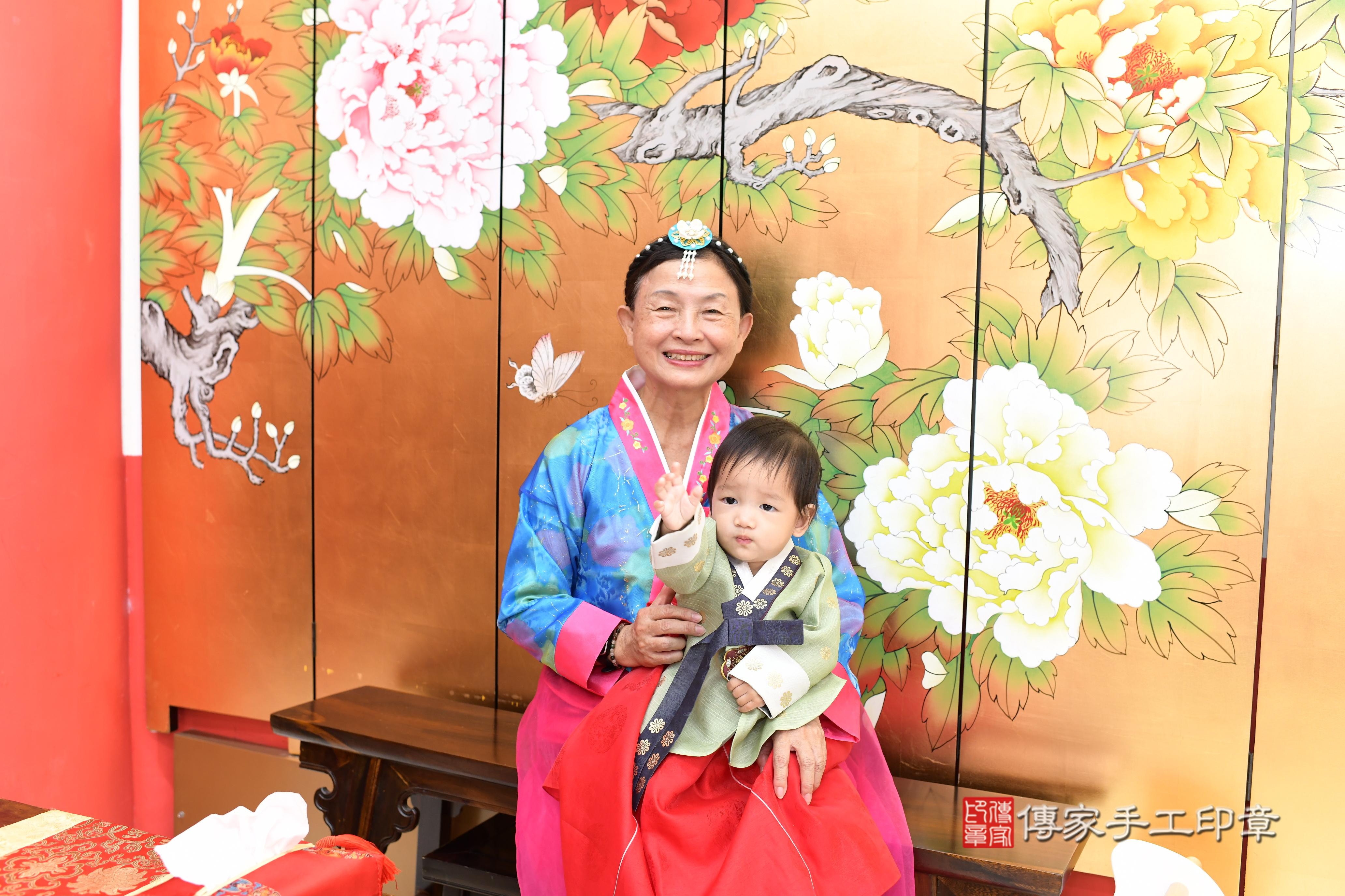 傳家手工印章高雄店、抓周、度脺、美式風會場、傳家嬰兒古禮、吉祥話、抓周道具物品24種、拍照。抓周證書。寶寶抓周、滿周歲、生日快樂、祝福