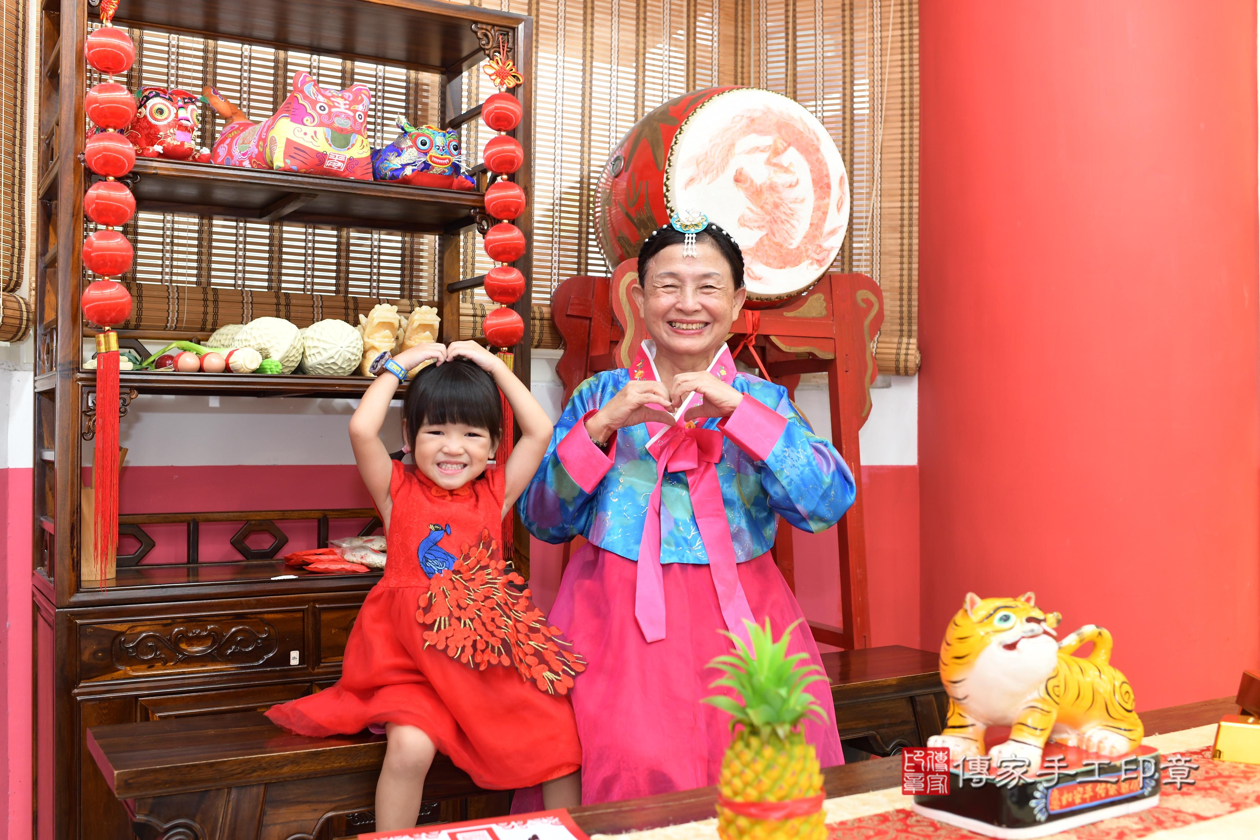 傳家手工印章高雄店、抓周、度脺、美式風會場、傳家嬰兒古禮、吉祥話、抓周道具物品24種、拍照。抓周證書。寶寶抓周、滿周歲、生日快樂、祝福