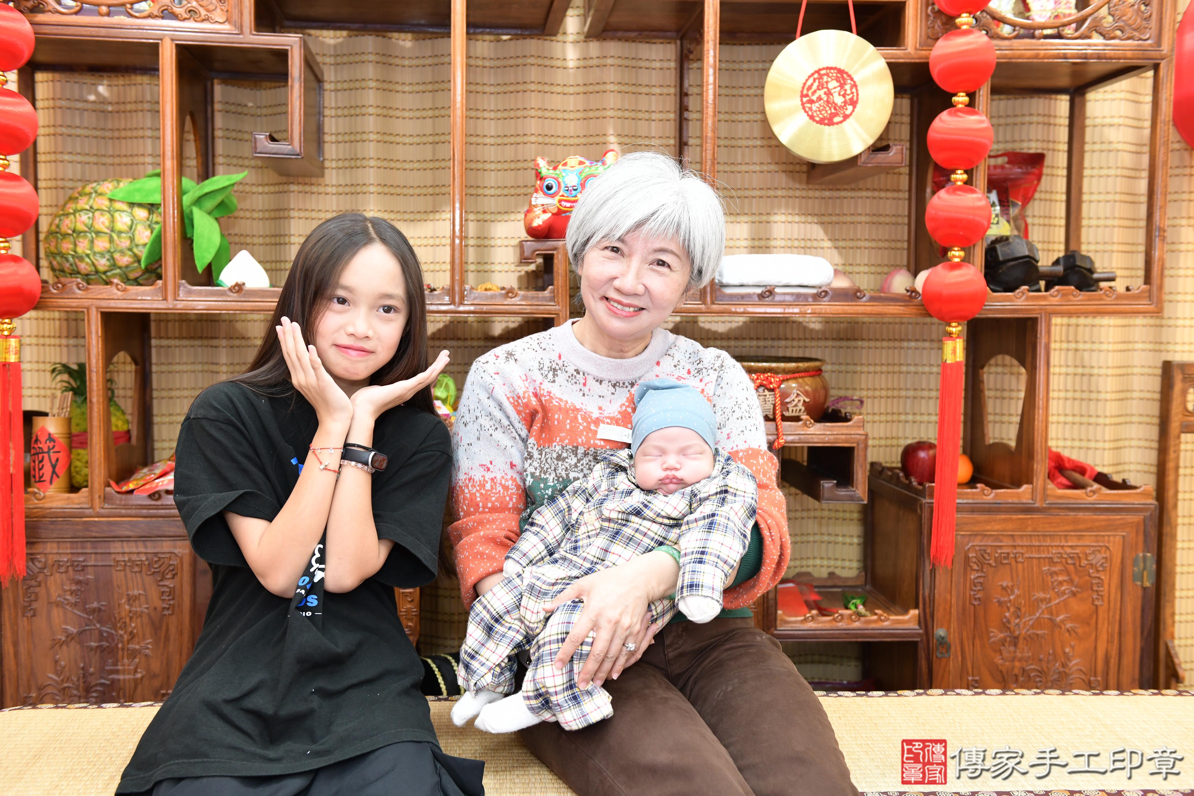 傳家手工印章台南店、剃頭、中國風會場、傳家嬰兒古禮、吉祥話、抓周道具物品24種、拍照。抓周證書。寶寶抓周、滿周歲、生日快樂、祝福 傳家手工印章台南店、剃頭、中國風會場、傳家嬰兒古禮、吉祥話、抓周道具物品24種、拍照。抓周證書。寶寶抓周、滿周歲、生日快樂、祝福