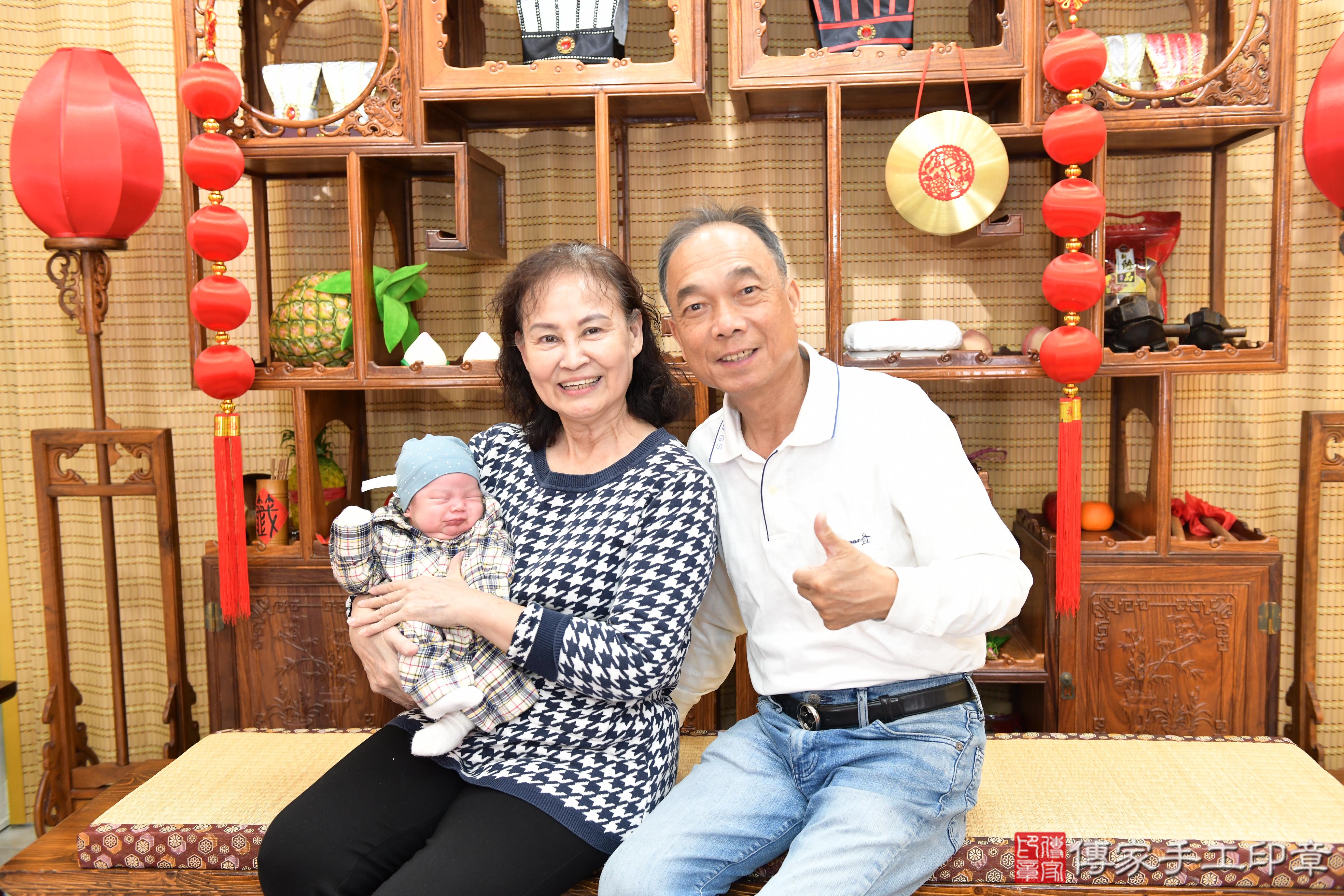 傳家手工印章台南店、剃頭、中國風會場、傳家嬰兒古禮、吉祥話、抓周道具物品24種、拍照。抓周證書。寶寶抓周、滿周歲、生日快樂、祝福 傳家手工印章台南店、剃頭、中國風會場、傳家嬰兒古禮、吉祥話、抓周道具物品24種、拍照。抓周證書。寶寶抓周、滿周歲、生日快樂、祝福